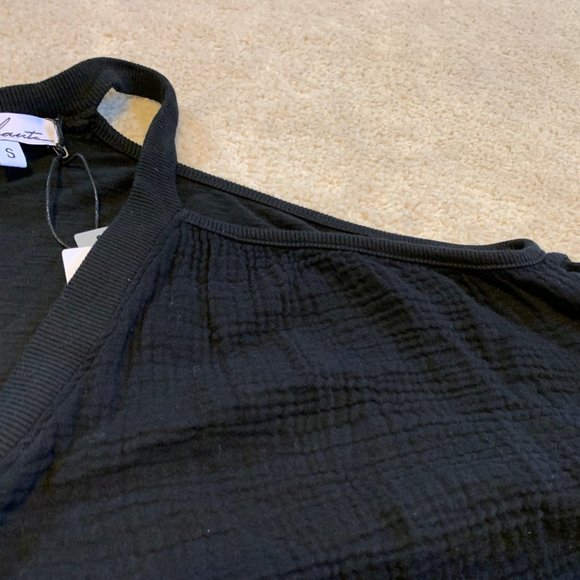 Red Haute Black One Cold Shoulder Two Texture V-neck Shirt Size S NWT - Picture 3 of 13